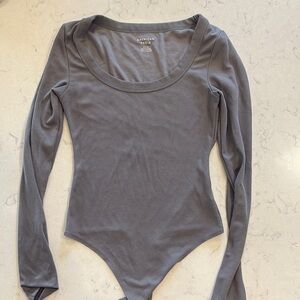 American Eagle Outfitters Gray Fitted Long Sleeve Bodysuit